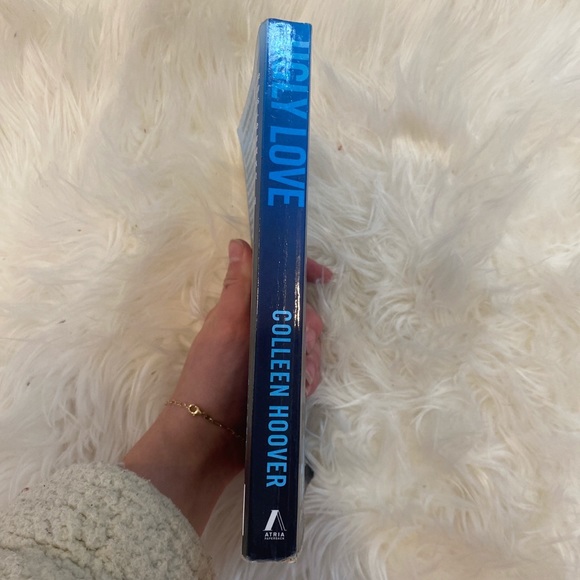 ugly love by Colleen hoover - Picture 5 of 6